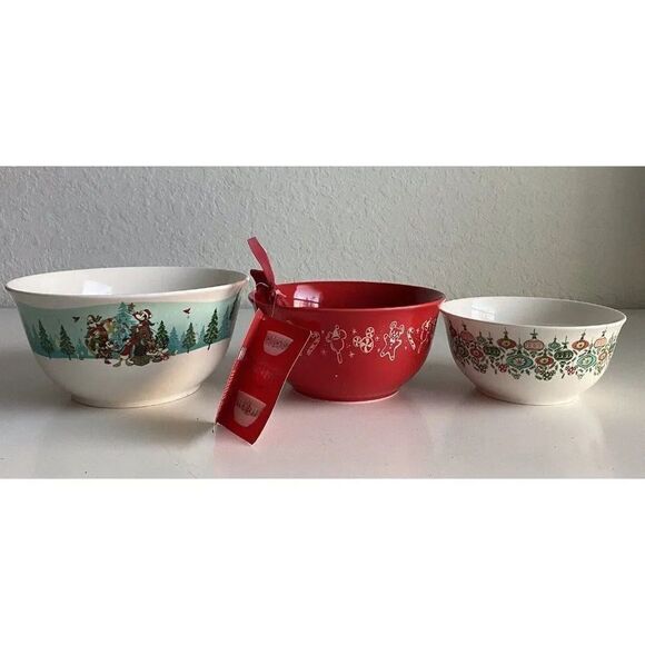 Set Of 3 DISNEY PARKS MICKEY & FRIENDS CHRISTMAS NESTING MIXING BOWLS NEW - Picture 2 of 12